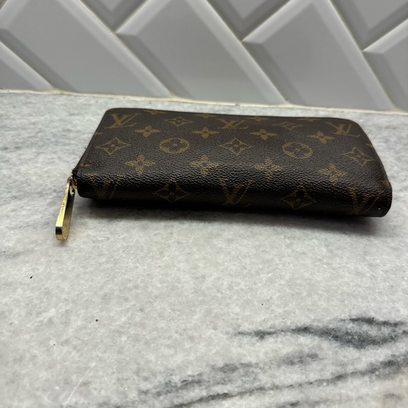 Louis Vuitton wallet 7.5 inches x 4 inches. Just a few years old. Authentic. - Picture 2 of 4